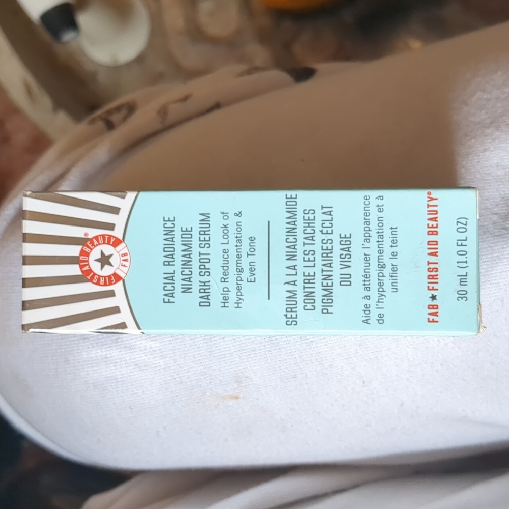 First Aid Beauty FACIAL RADIANCE NIACINAMIDE DARK SPOT SERUM